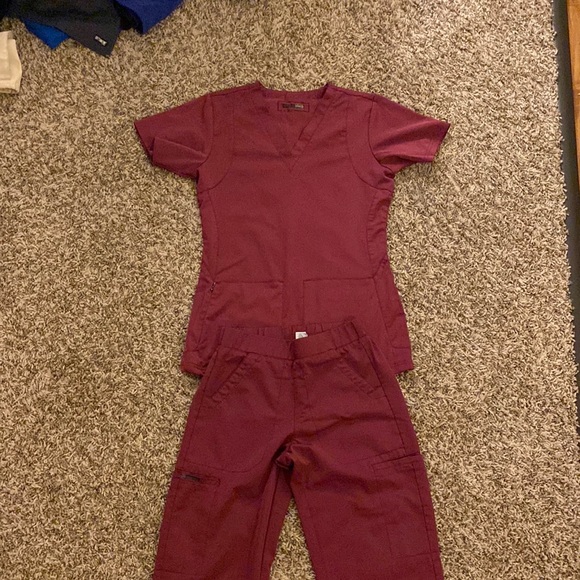 Cherokee wonderwink scrub set. - Picture 1 of 4